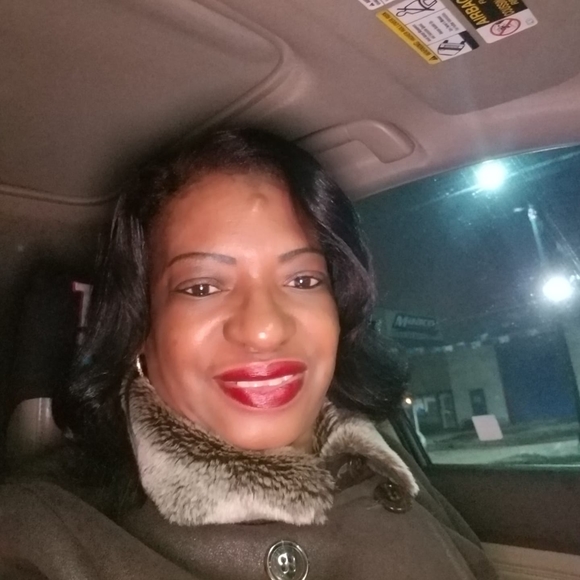 Meet your Posher, Vivian - Picture 1 of 1